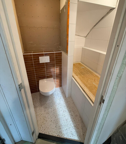 Tegelwerk toilet betegeling
